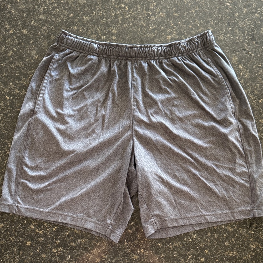 TEK GEAR™️ Men's Sz L Gray 8" Inseam Athletic Shorts